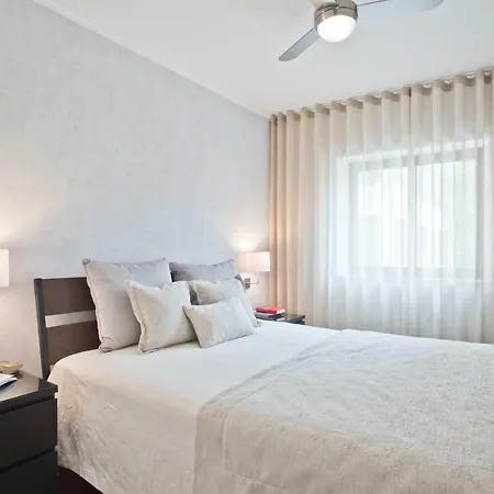 Elegant Guia Apartment Cascais